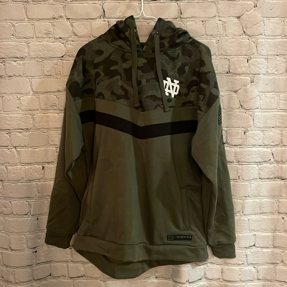 Notre Dame ND Women’s hoodie Size Small Green Camo Hoodie